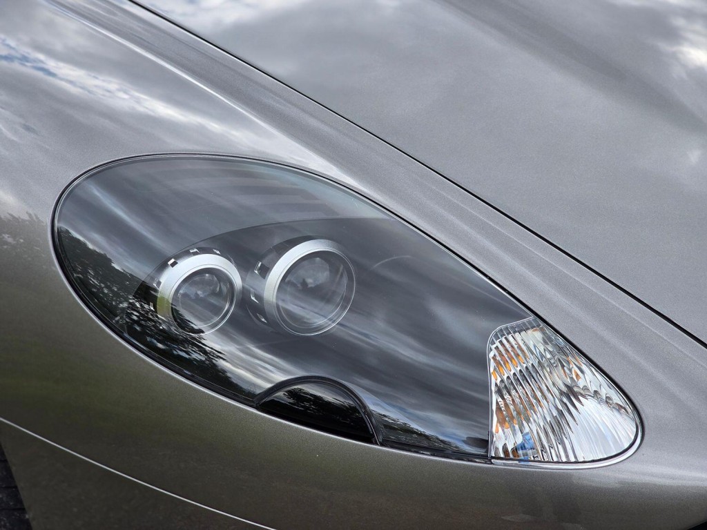 ASTON MARTIN DB9 5.9 2005