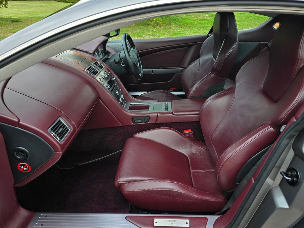 ASTON MARTIN DB9 5.9 2005