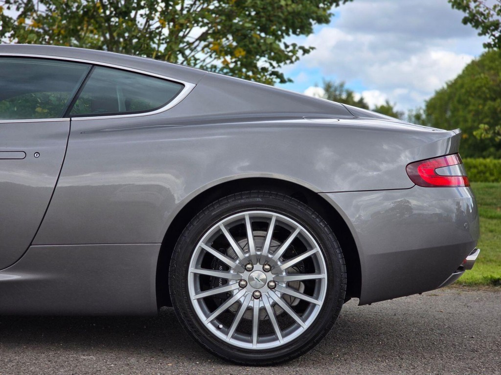 ASTON MARTIN DB9 5.9 2005