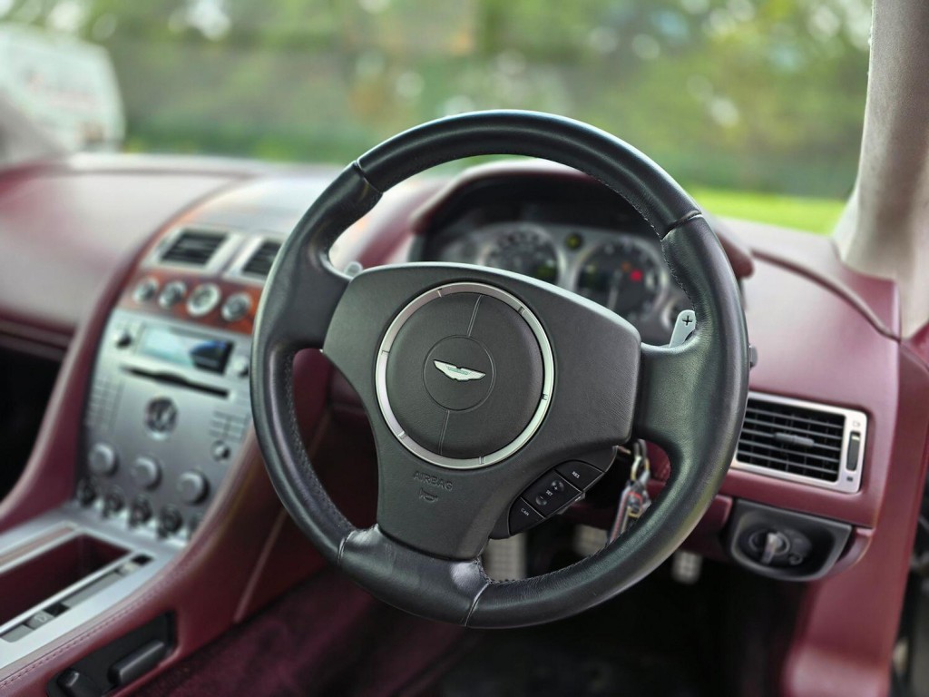 ASTON MARTIN DB9 5.9 2005
