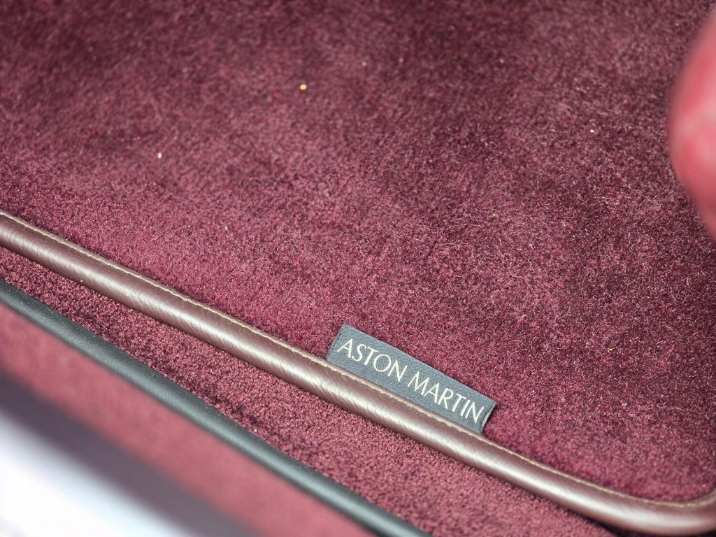 ASTON MARTIN DB9 5.9 2005