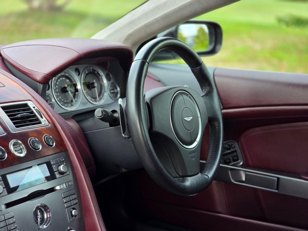 ASTON MARTIN DB9 5.9 2005