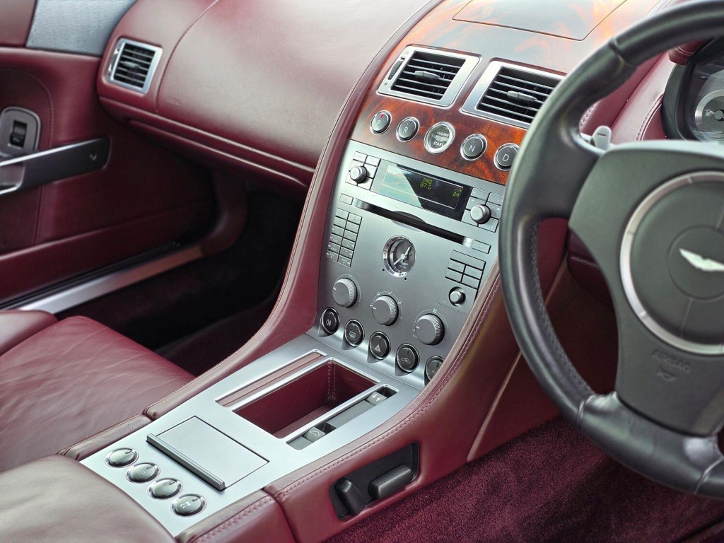 ASTON MARTIN DB9 5.9 2005