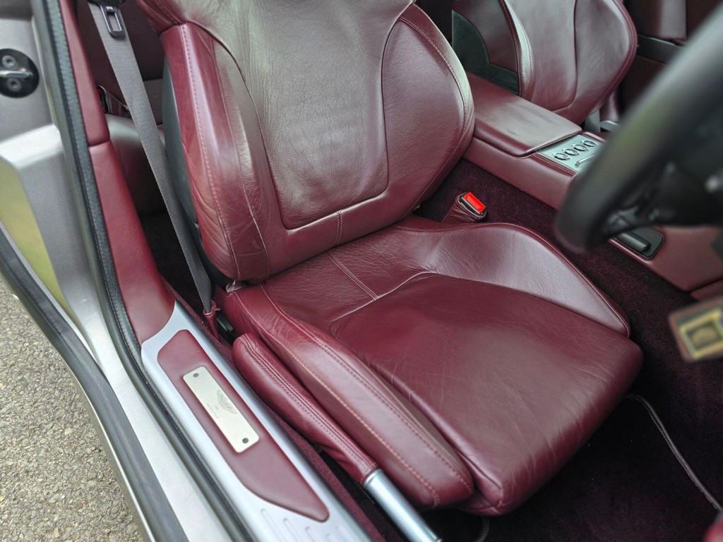 ASTON MARTIN DB9 5.9 2005