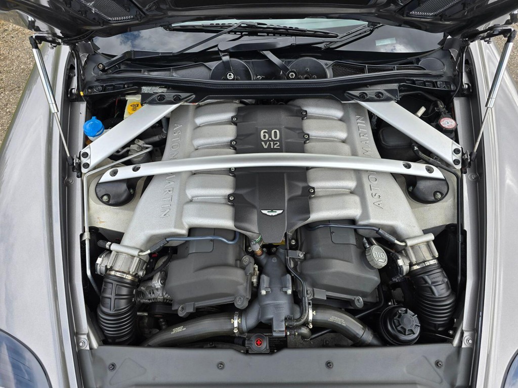 ASTON MARTIN DB9 5.9 2005