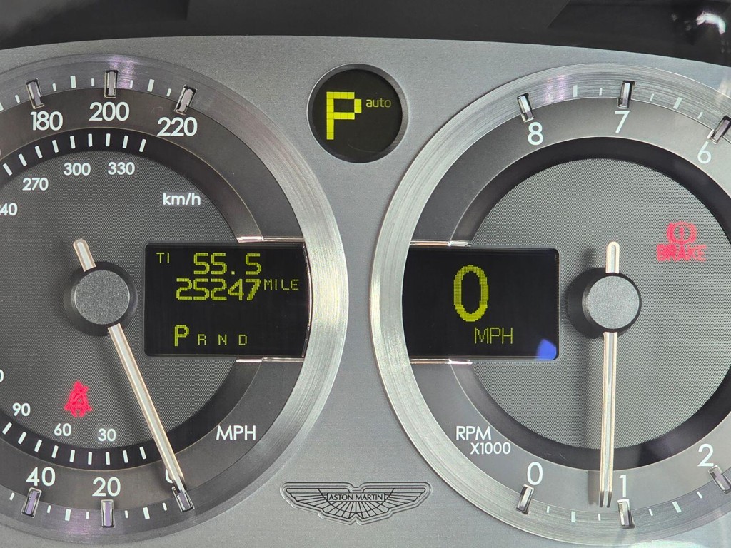 ASTON MARTIN DB9 5.9 2005