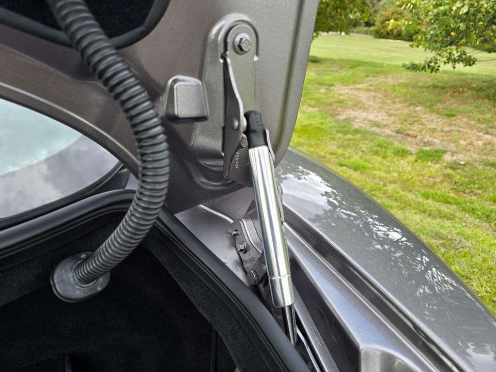 ASTON MARTIN DB9 5.9 2005