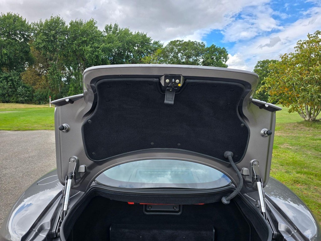 ASTON MARTIN DB9 5.9 2005