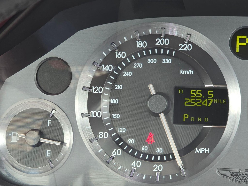 ASTON MARTIN DB9 5.9 2005