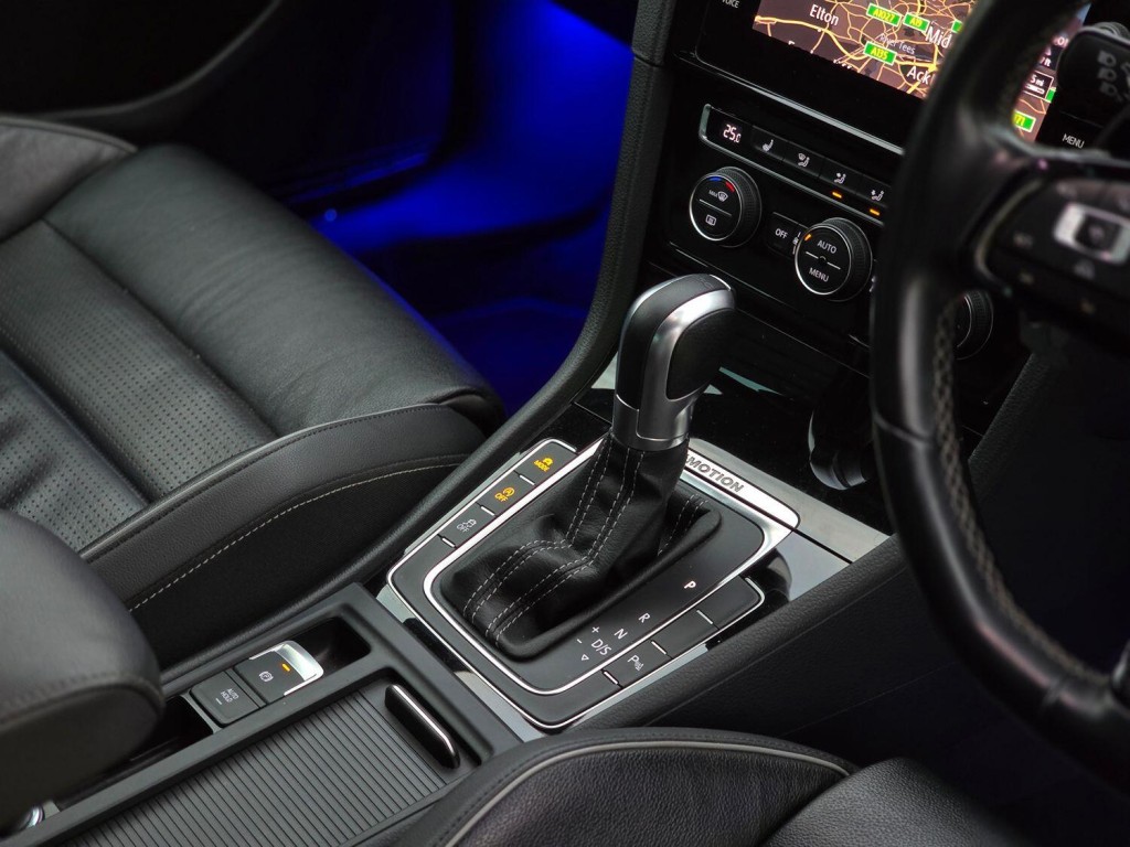 VOLKSWAGEN GOLF 2.0 TSI R 2018