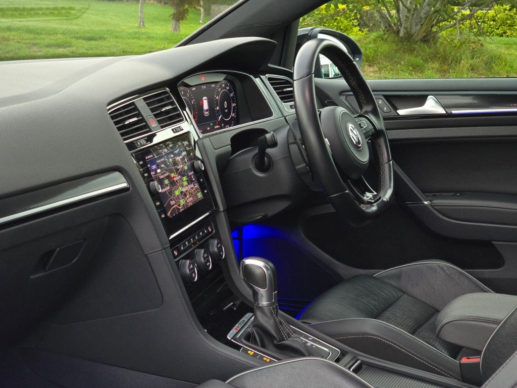 VOLKSWAGEN GOLF 2.0 TSI R 2018