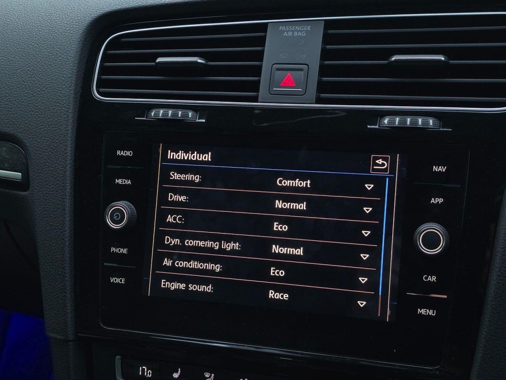 VOLKSWAGEN GOLF 2.0 TSI R 2018