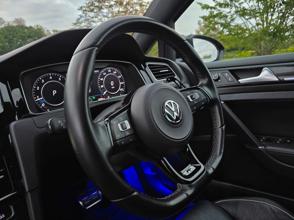 VOLKSWAGEN GOLF 2.0 TSI R 2018