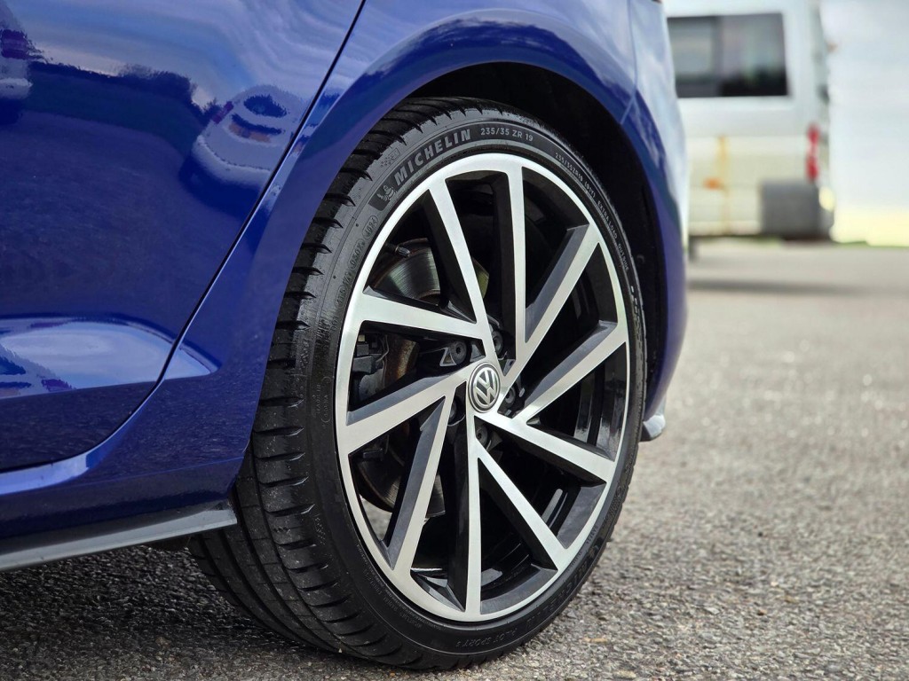 VOLKSWAGEN GOLF 2.0 TSI R 2018