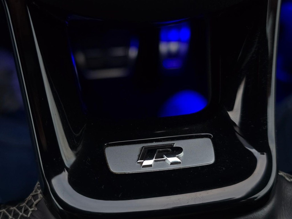 VOLKSWAGEN GOLF 2.0 TSI R 2018