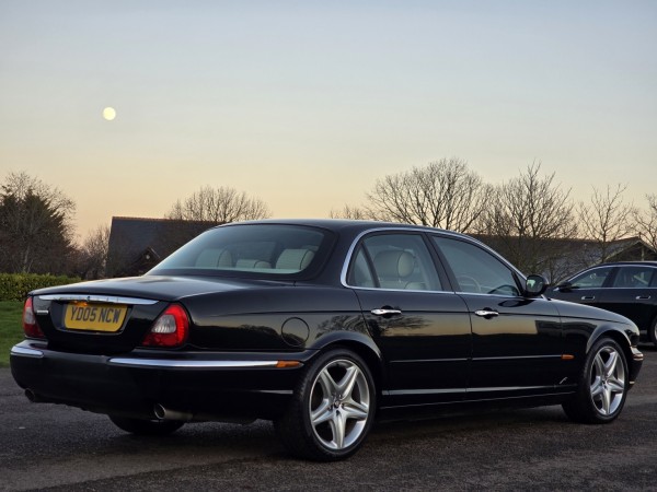 View JAGUAR XJ 4.2 XJ8 Sovereign