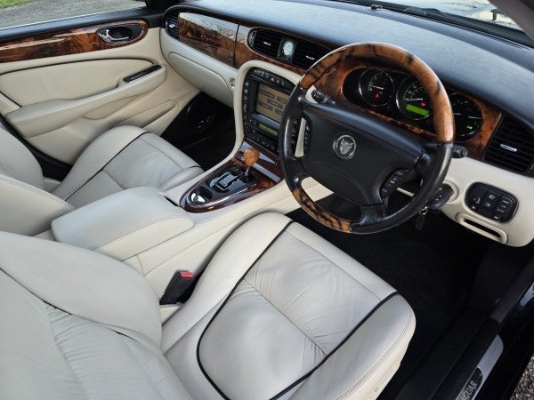 View JAGUAR XJ 4.2 XJ8 Sovereign