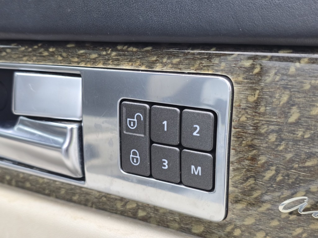 LAND ROVER RANGE ROVER SPORT 3.0 SD V6 Autobiography Sport 2012