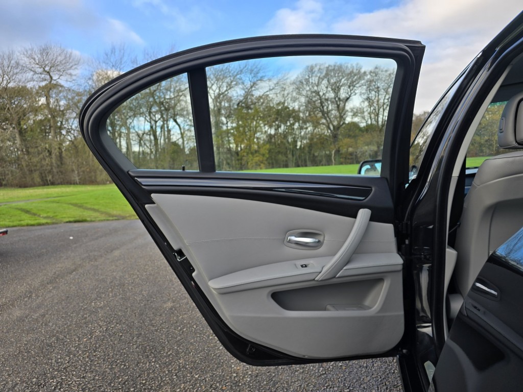 BMW 5 SERIES 2.0 520d SE Business Edition Saloon 2009