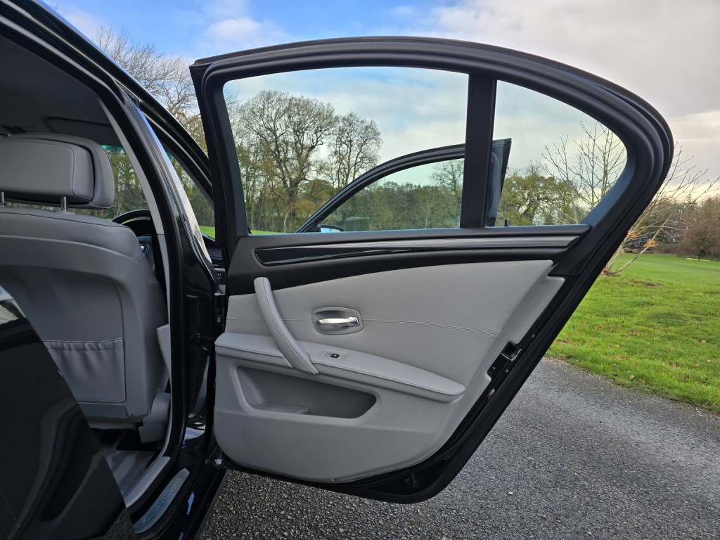 BMW 5 SERIES 2.0 520d SE Business Edition Saloon 2009