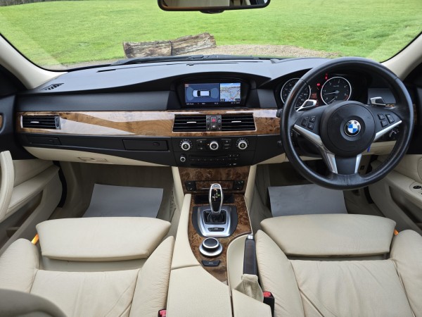 View BMW 5 SERIES 3.0 530d SE Touring