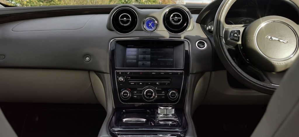 JAGUAR XJ 3.0d V6 Portfolio Auto Euro 5 ss 4dr 2012