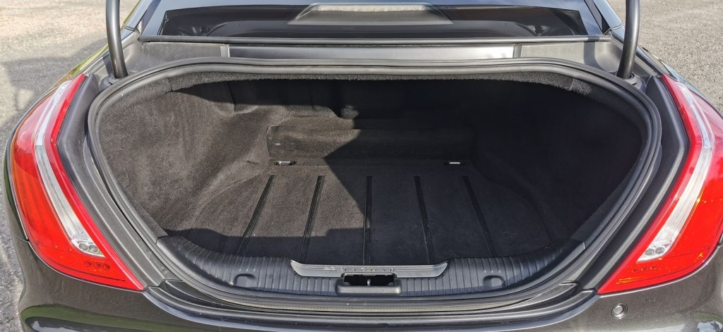 JAGUAR XJ 3.0d V6 Portfolio Auto Euro 5 ss 4dr 2012