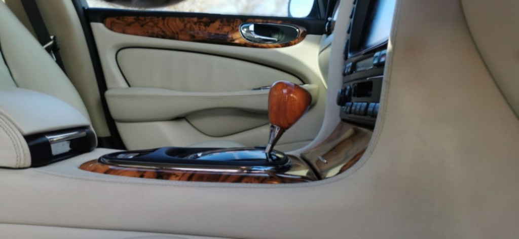 JAGUAR XJ 4.2 XJ8 Sovereign LWB Saloon 4dr 2006