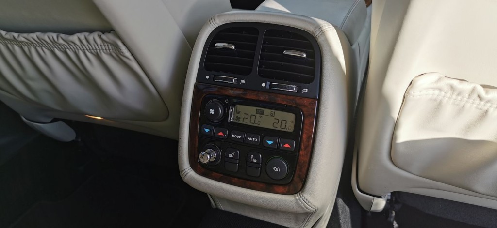 JAGUAR XJ 4.2 XJ8 Sovereign LWB Saloon 4dr 2006