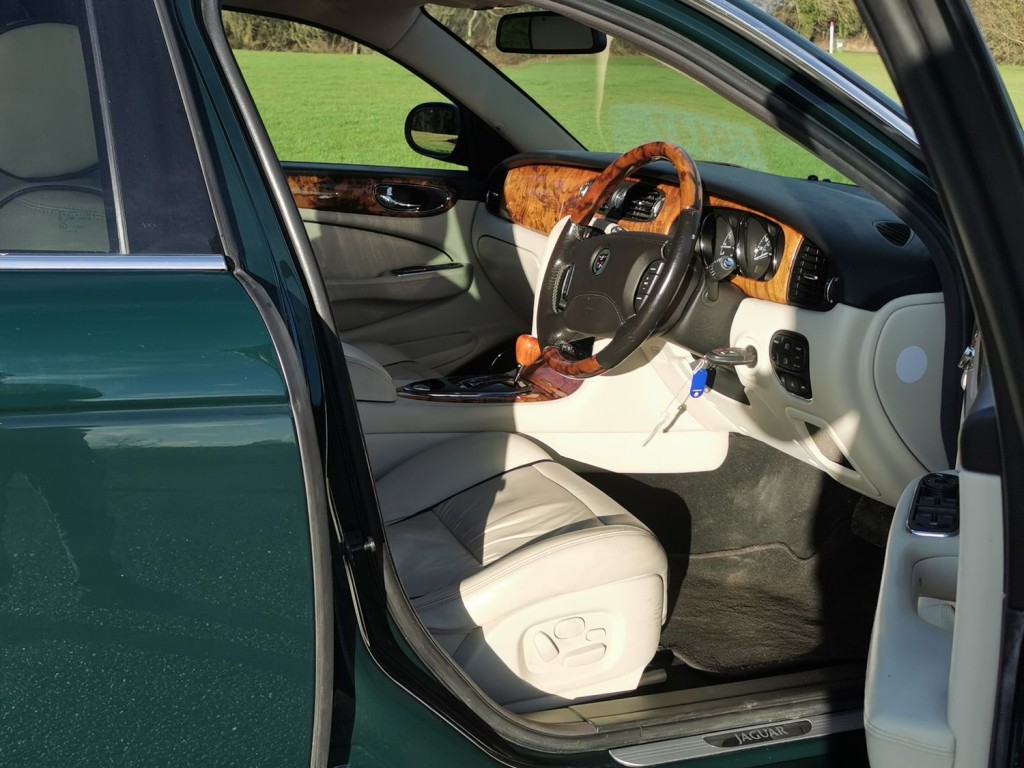 JAGUAR XJ 4.2 XJ8 Sovereign LWB Saloon 4dr 2006