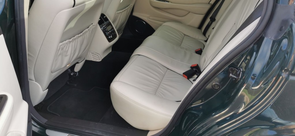 JAGUAR XJ 4.2 XJ8 Sovereign LWB Saloon 4dr 2006