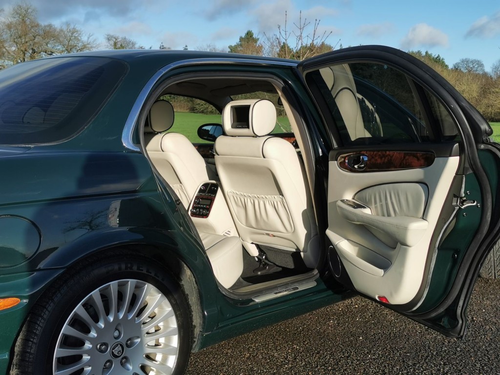 JAGUAR XJ 4.2 XJ8 Sovereign LWB Saloon 4dr 2006