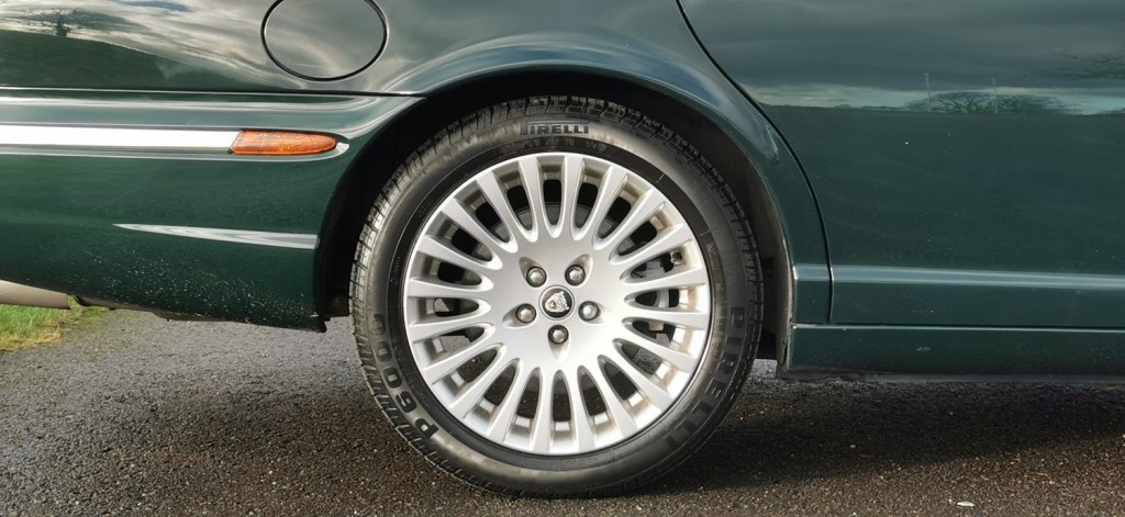 JAGUAR XJ 4.2 XJ8 Sovereign LWB Saloon 4dr 2006