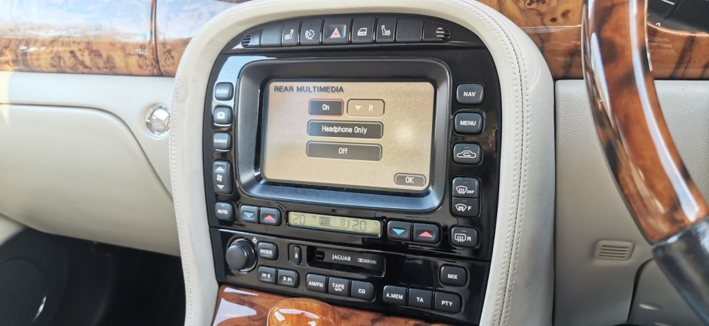 JAGUAR XJ 4.2 XJ8 Sovereign LWB Saloon 4dr 2006