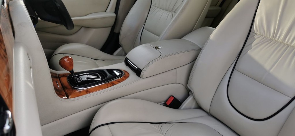 JAGUAR XJ 4.2 XJ8 Sovereign LWB Saloon 4dr 2006