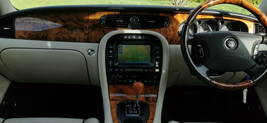 JAGUAR XJ 4.2 XJ8 Sovereign LWB Saloon 4dr 2006