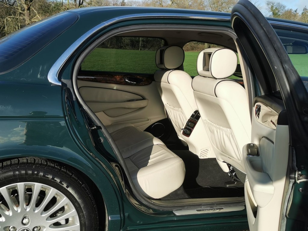 JAGUAR XJ 4.2 XJ8 Sovereign LWB Saloon 4dr 2006