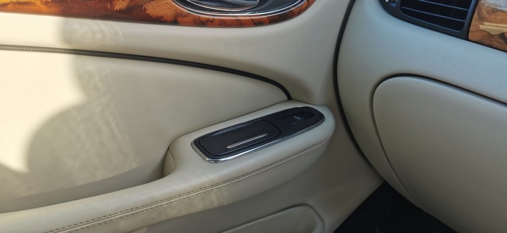 JAGUAR XJ 4.2 XJ8 Sovereign LWB Saloon 4dr 2006