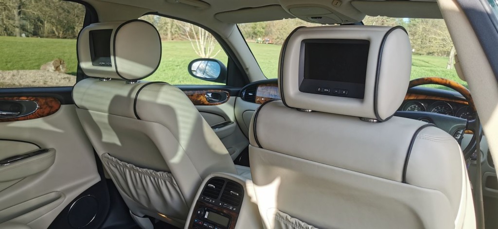 JAGUAR XJ 4.2 XJ8 Sovereign LWB Saloon 4dr 2006