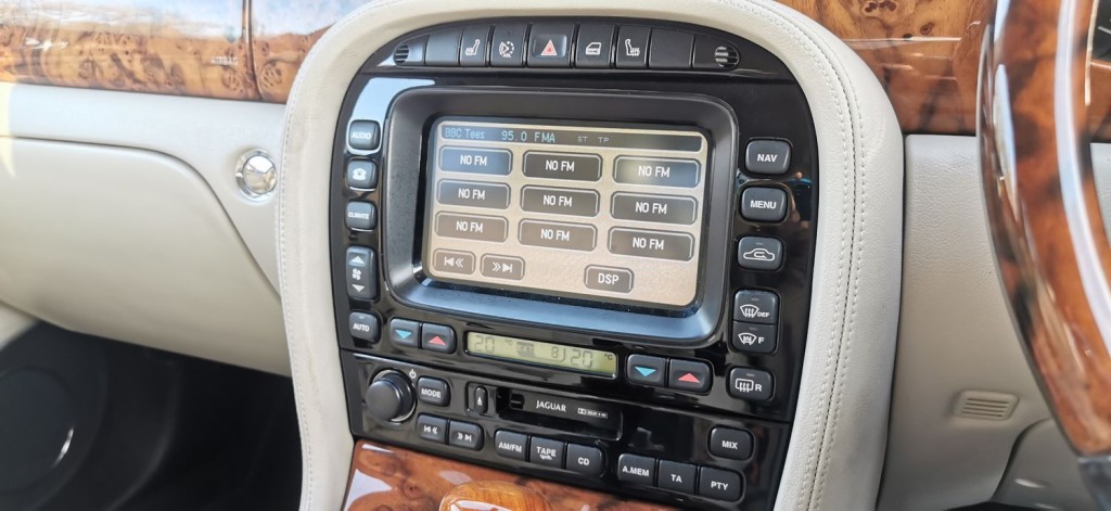 JAGUAR XJ 4.2 XJ8 Sovereign LWB Saloon 4dr 2006