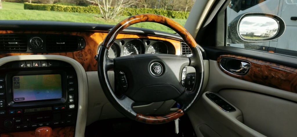 JAGUAR XJ 4.2 XJ8 Sovereign LWB Saloon 4dr 2006