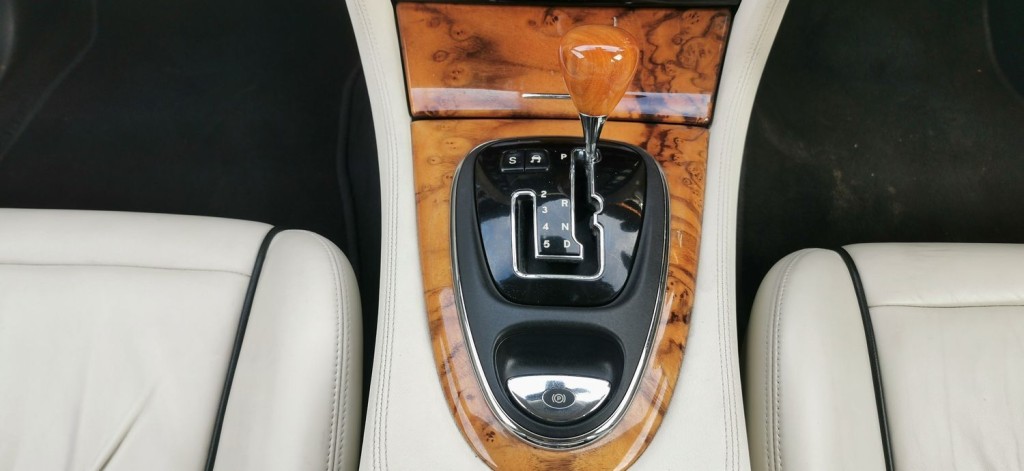 JAGUAR XJ 4.2 XJ8 Sovereign LWB Saloon 4dr 2006