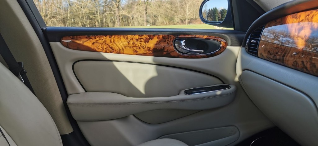 JAGUAR XJ 4.2 XJ8 Sovereign LWB Saloon 4dr 2006