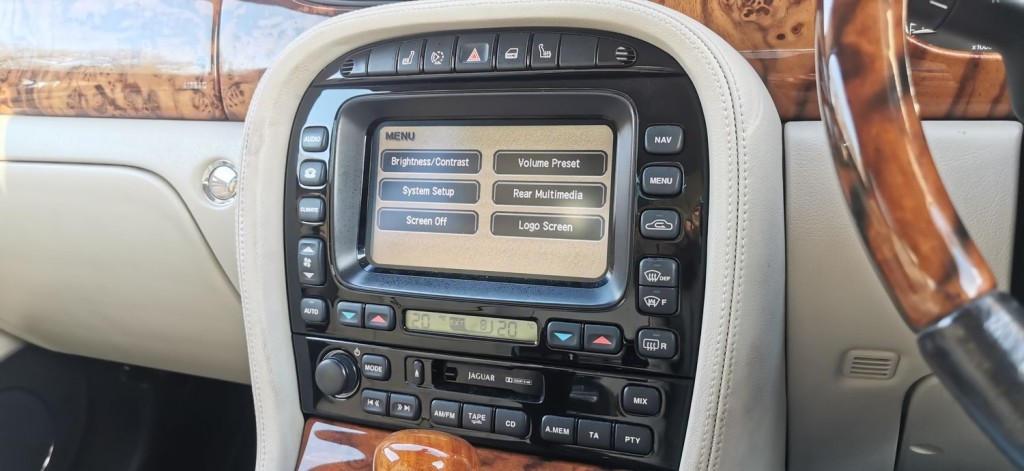 JAGUAR XJ 4.2 XJ8 Sovereign LWB Saloon 4dr 2006