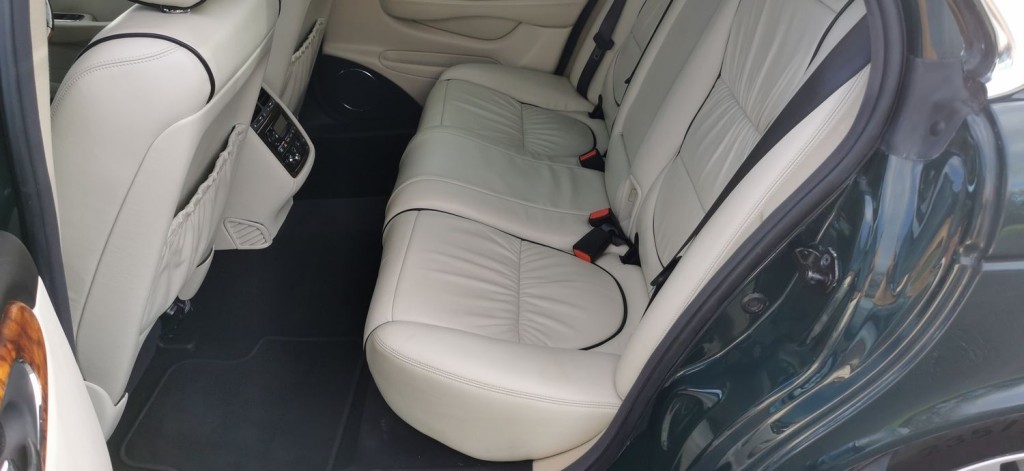 JAGUAR XJ 4.2 XJ8 Sovereign LWB Saloon 4dr 2006