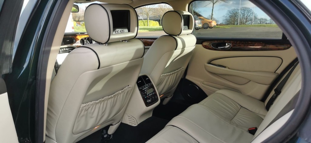JAGUAR XJ 4.2 XJ8 Sovereign LWB Saloon 4dr 2006