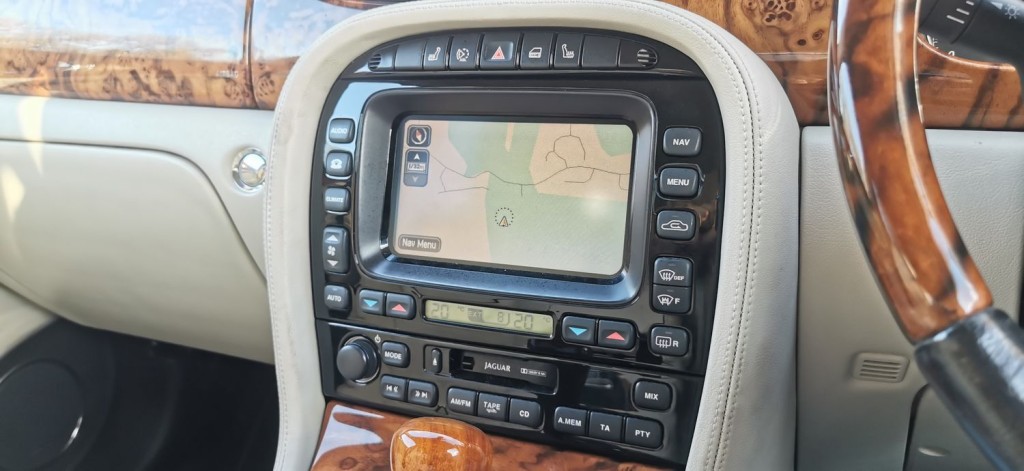 JAGUAR XJ 4.2 XJ8 Sovereign LWB Saloon 4dr 2006