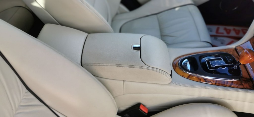 JAGUAR XJ 4.2 XJ8 Sovereign LWB Saloon 4dr 2006