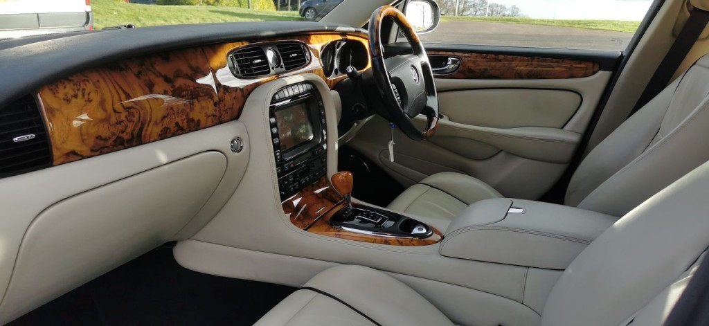 JAGUAR XJ 4.2 XJ8 Sovereign LWB Saloon 4dr 2006