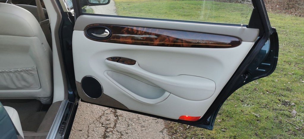 JAGUAR XJ XJ8 LWB 3.2 2002